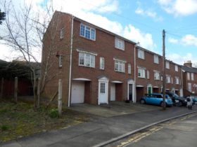 2 bedroom Detached t...